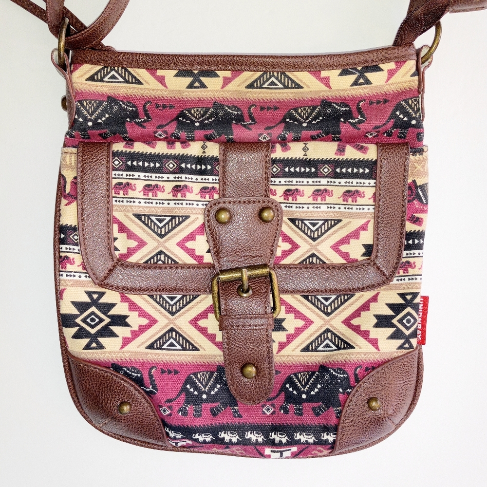 Unionbay women's crossbody bag with top zip and animal print design - Picture 3 of 9